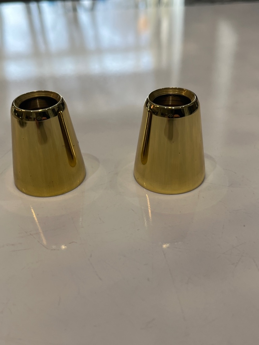 Baldwin brass candle followers(1 pair).
No.7069.030